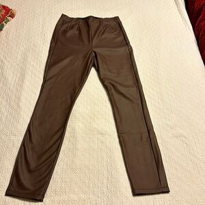Stretchy faux leather, gentle, fond skinny pants